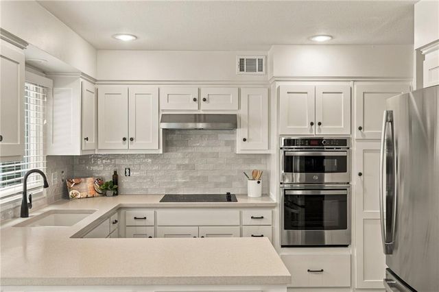 2012 W 123rd Terrace, Leawood, KS 66209