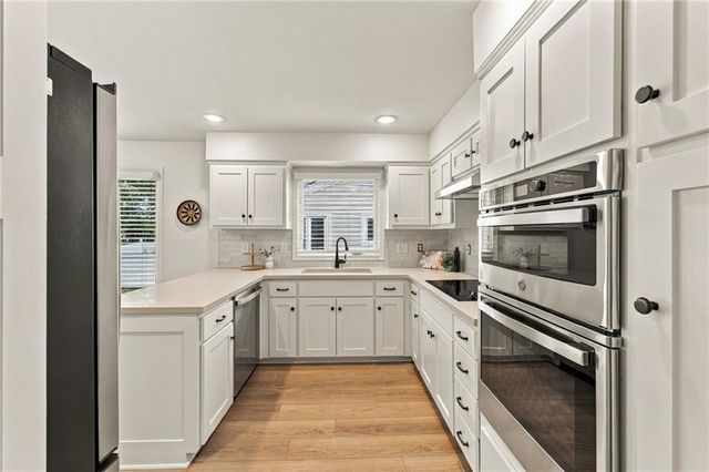 2012 W 123rd Terrace, Leawood, KS 66209