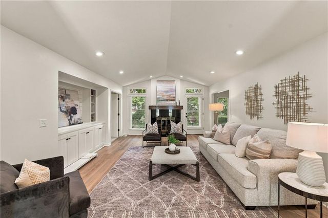 2012 W 123rd Terrace, Leawood, KS 66209