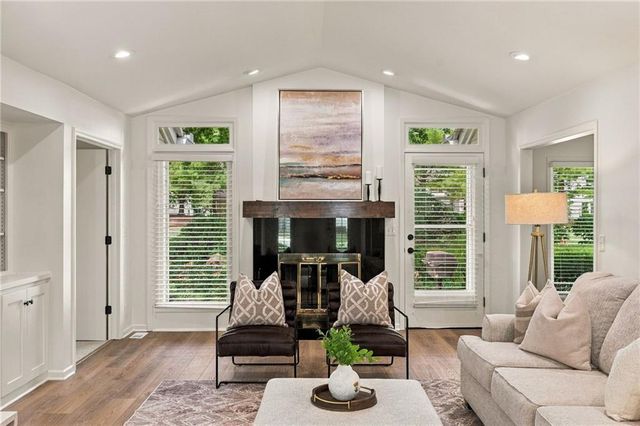 2012 W 123rd Terrace, Leawood, KS 66209