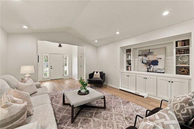 2012 W 123rd Terrace, Leawood, KS 66209