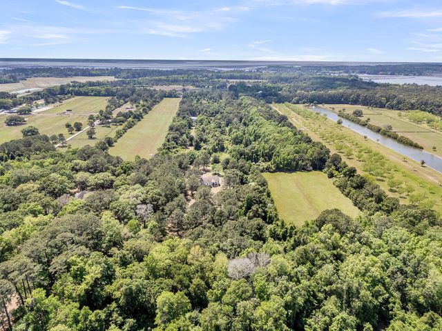 2271 Leadenwah Drive, Wadmalaw Island, SC 29487
