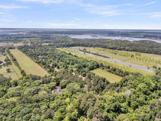 2271 Leadenwah Drive, Wadmalaw Island, SC 29487