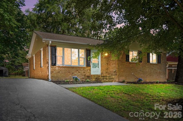 9828 Starwood Drive, Charlotte, NC 28215
