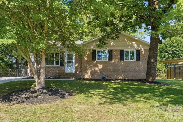 9828 Starwood Drive, Charlotte, NC 28215