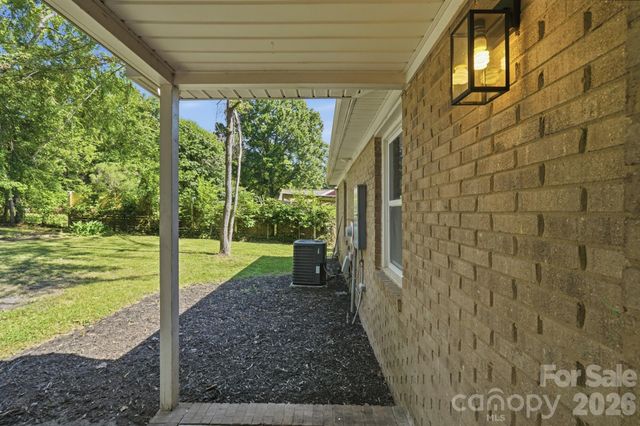 9828 Starwood Drive, Charlotte, NC 28215