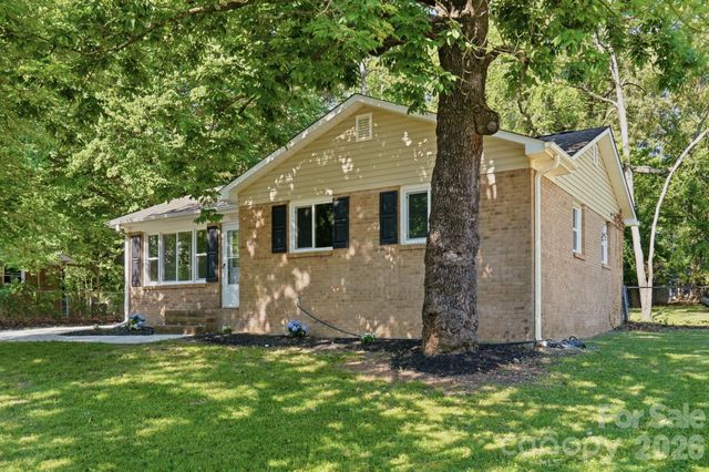 9828 Starwood Drive, Charlotte, NC 28215