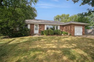 7307 Douglas Avenue, Urbandale, IA 50322