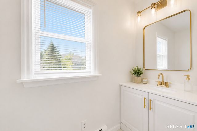 38 Carlisle Place, Stamford, CT 06902