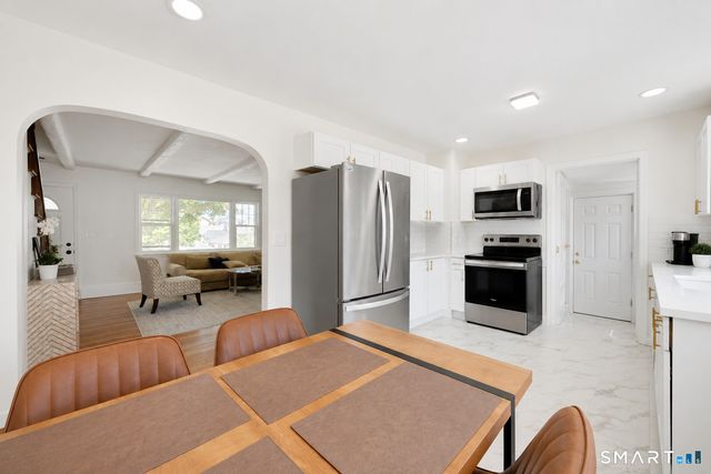 38 Carlisle Place, Stamford, CT 06902