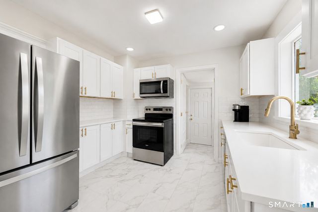 38 Carlisle Place, Stamford, CT 06902