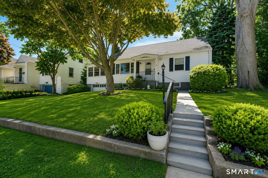38 Carlisle Place, Stamford, CT 06902