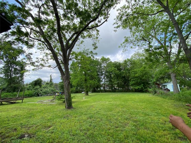 6538 Railroad Street, Wallis, TX 77485