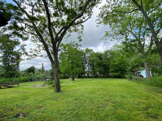 6538 Railroad Street, Wallis, TX 77485