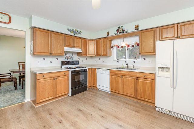 28 Venice Circle, Irondequoit, NY 14609