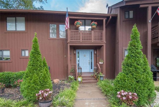 8 Northlake Circle, Peachtree City, GA 30269