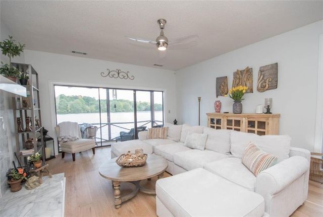 8 Northlake Circle, Peachtree City, GA 30269