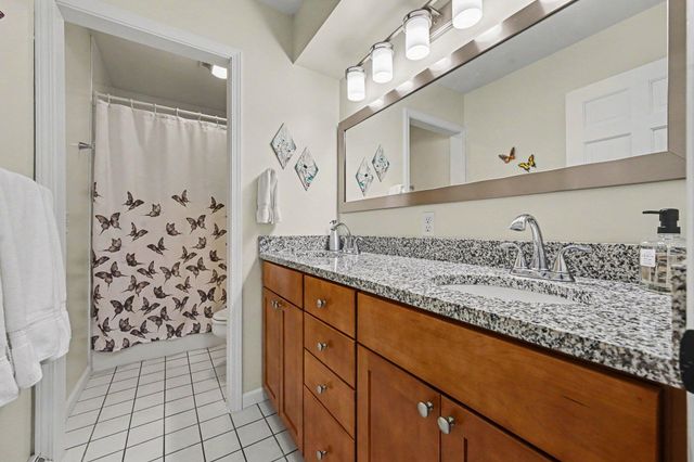 8656 W R Avenue, Texas Twp, MI 49009