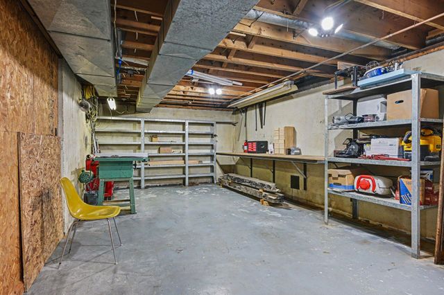 8656 W R Avenue, Texas Twp, MI 49009