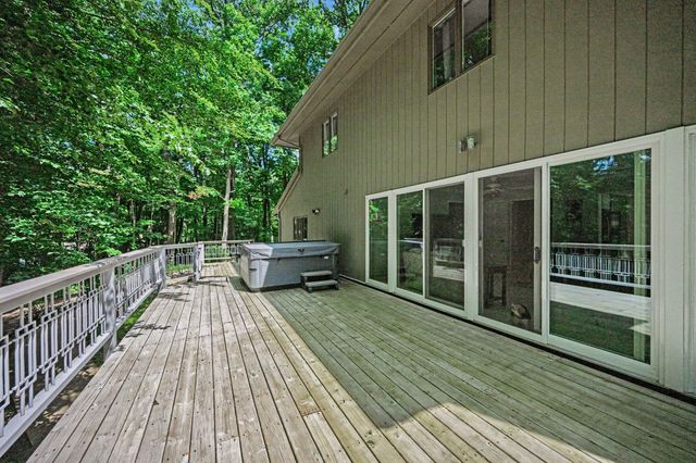 8656 W R Avenue, Texas Twp, MI 49009