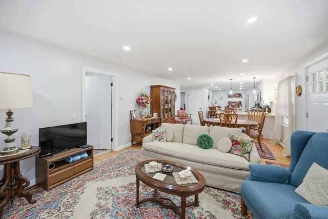 2 Glen Forest Ln, Methuen, MA 01844