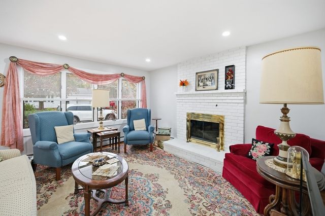 2 Glen Forest Ln, Methuen, MA 01844