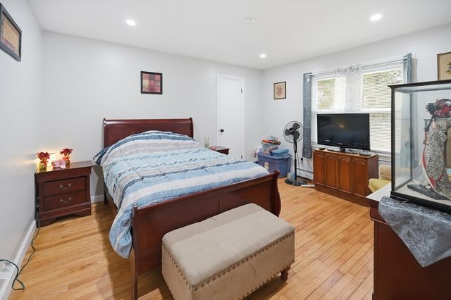 2 Glen Forest Ln, Methuen, MA 01844