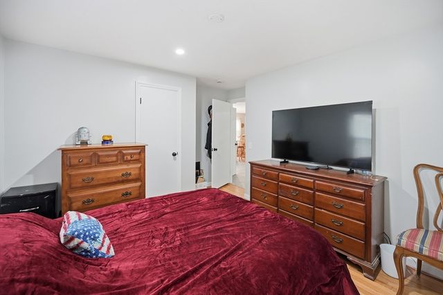 2 Glen Forest Ln, Methuen, MA 01844