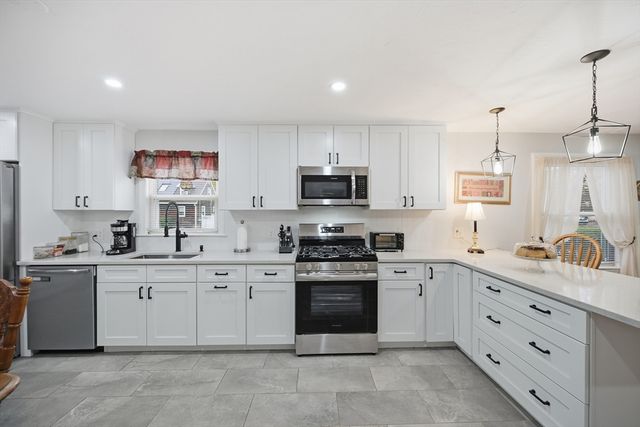 2 Glen Forest Ln, Methuen, MA 01844