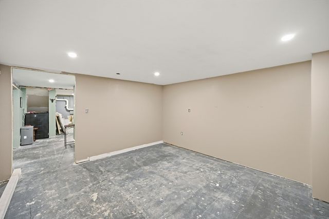 2 Glen Forest Ln, Methuen, MA 01844