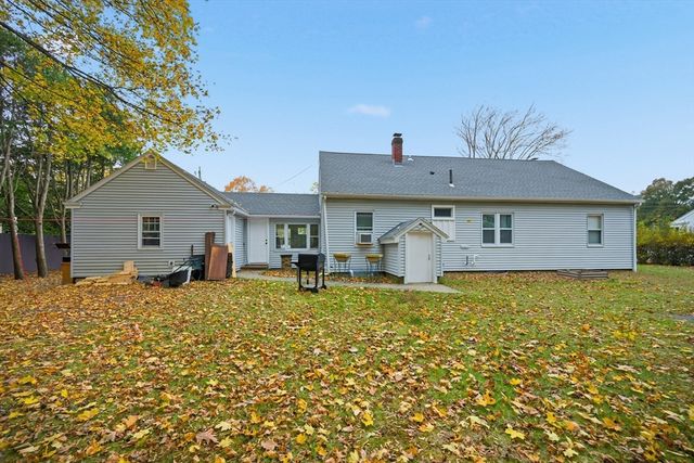 2 Glen Forest Ln, Methuen, MA 01844