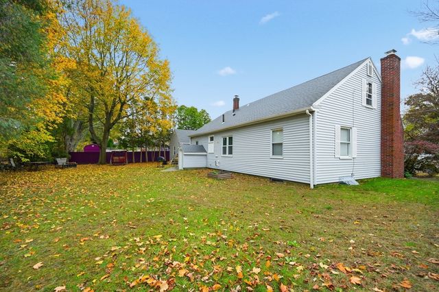 2 Glen Forest Ln, Methuen, MA 01844