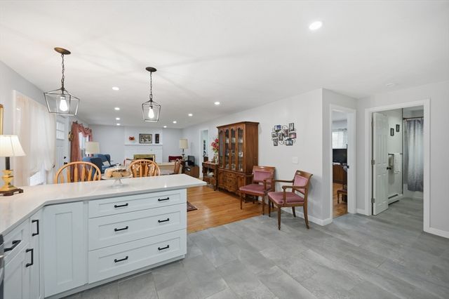 2 Glen Forest Ln, Methuen, MA 01844