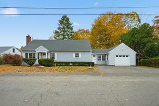 2 Glen Forest Ln, Methuen, MA 01844