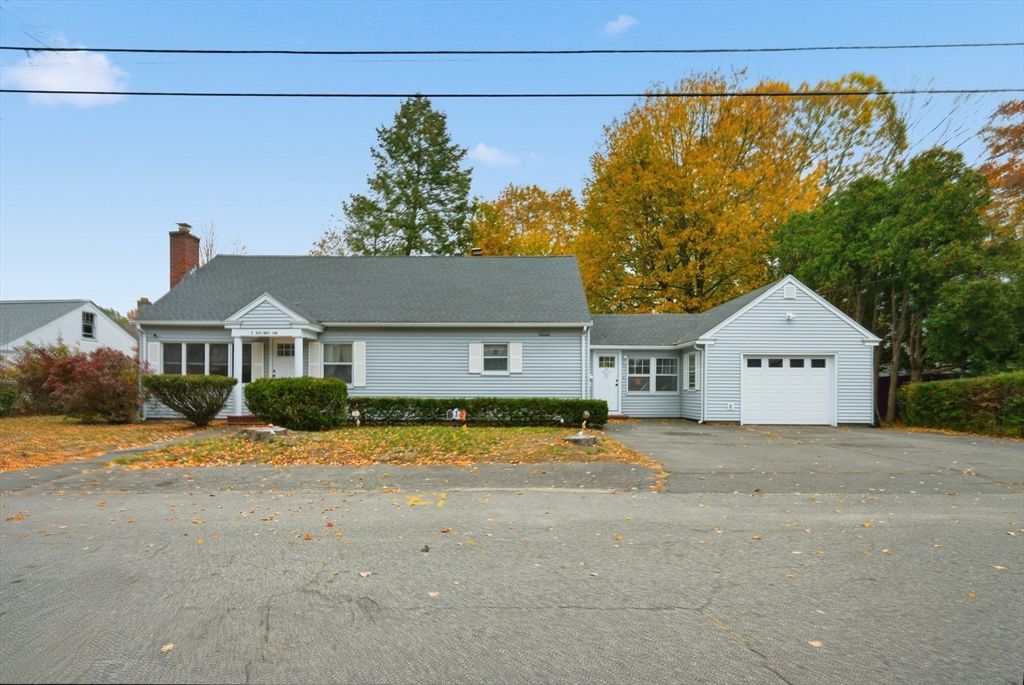 2 Glen Forest Ln, Methuen, MA 01844