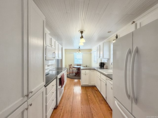462 Flatrock, Canyon Lake, TX 78133