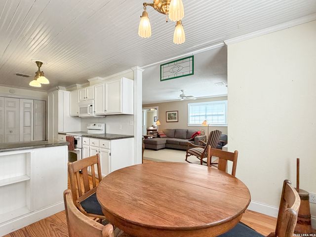 462 Flatrock, Canyon Lake, TX 78133