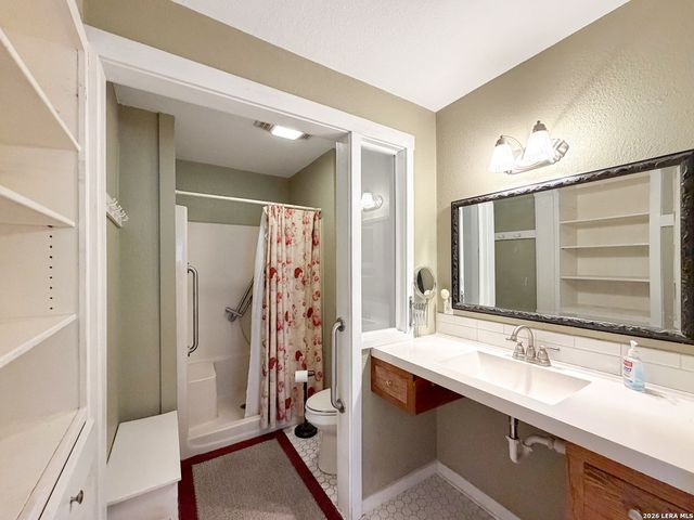 462 Flatrock, Canyon Lake, TX 78133