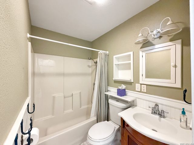 462 Flatrock, Canyon Lake, TX 78133