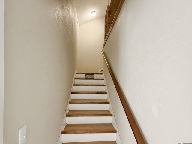 462 Flatrock, Canyon Lake, TX 78133