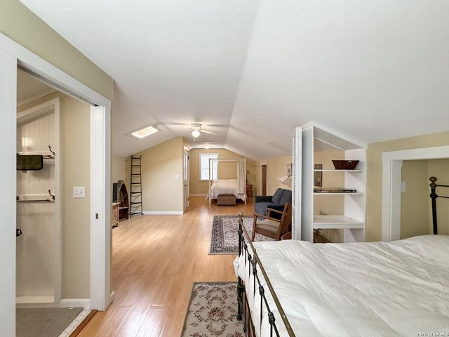 462 Flatrock, Canyon Lake, TX 78133