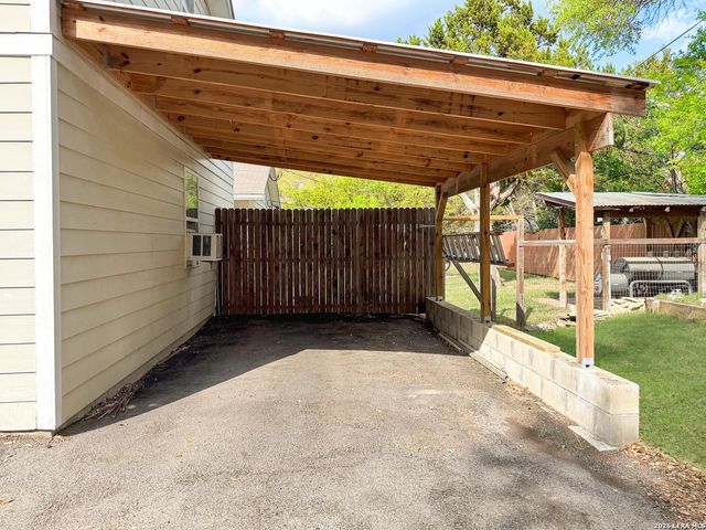 462 Flatrock, Canyon Lake, TX 78133