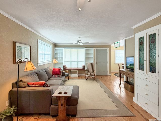 462 Flatrock, Canyon Lake, TX 78133