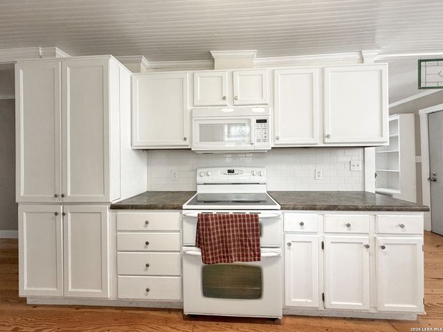 462 Flatrock, Canyon Lake, TX 78133