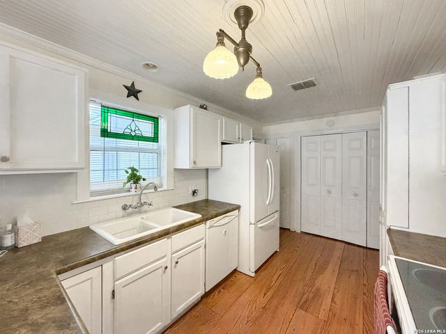 462 Flatrock, Canyon Lake, TX 78133