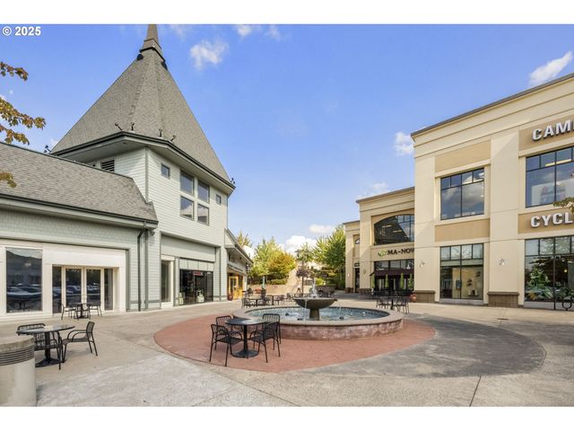 8844 Ne BRENTFORD Way, Hillsboro, OR 97006