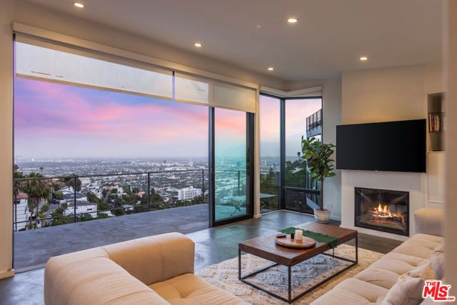 8634 Franklin Avenue, Los Angeles, CA 90069