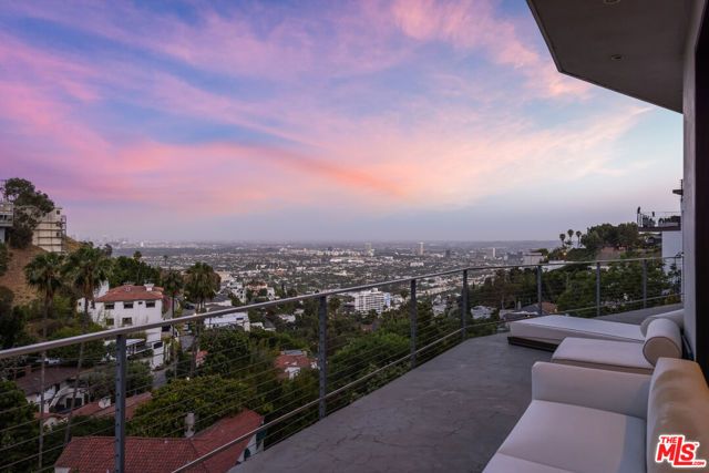 8634 Franklin Avenue, Los Angeles, CA 90069