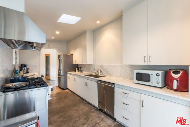 8634 Franklin Avenue, Los Angeles, CA 90069