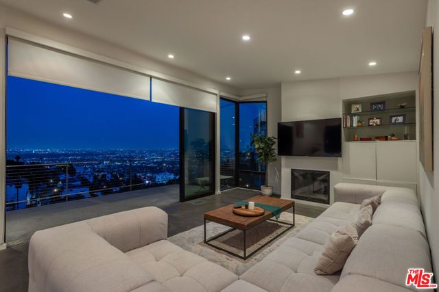 8634 Franklin Avenue, Los Angeles, CA 90069